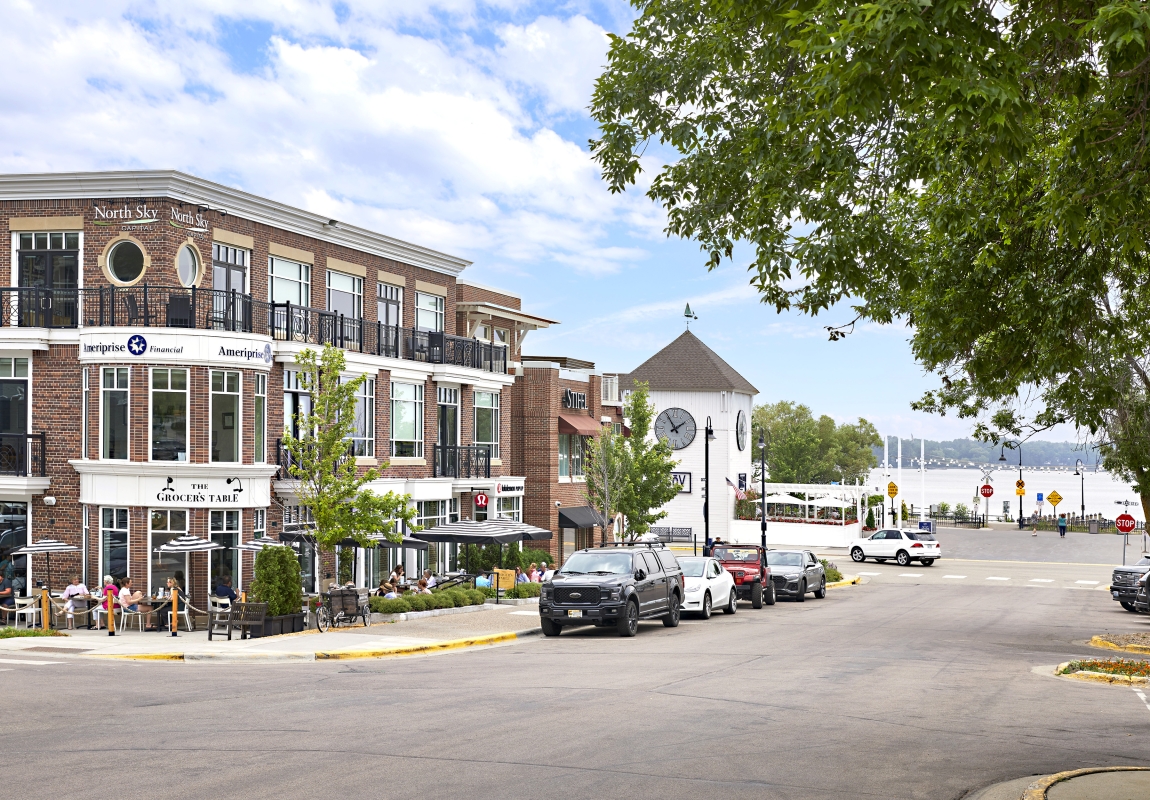 Exterior of restaurant in downtown Wayzata
