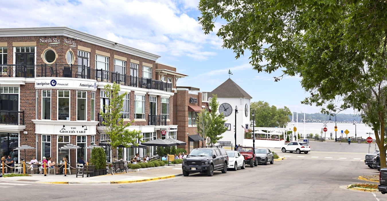 Exterior of restaurant in downtown Wayzata