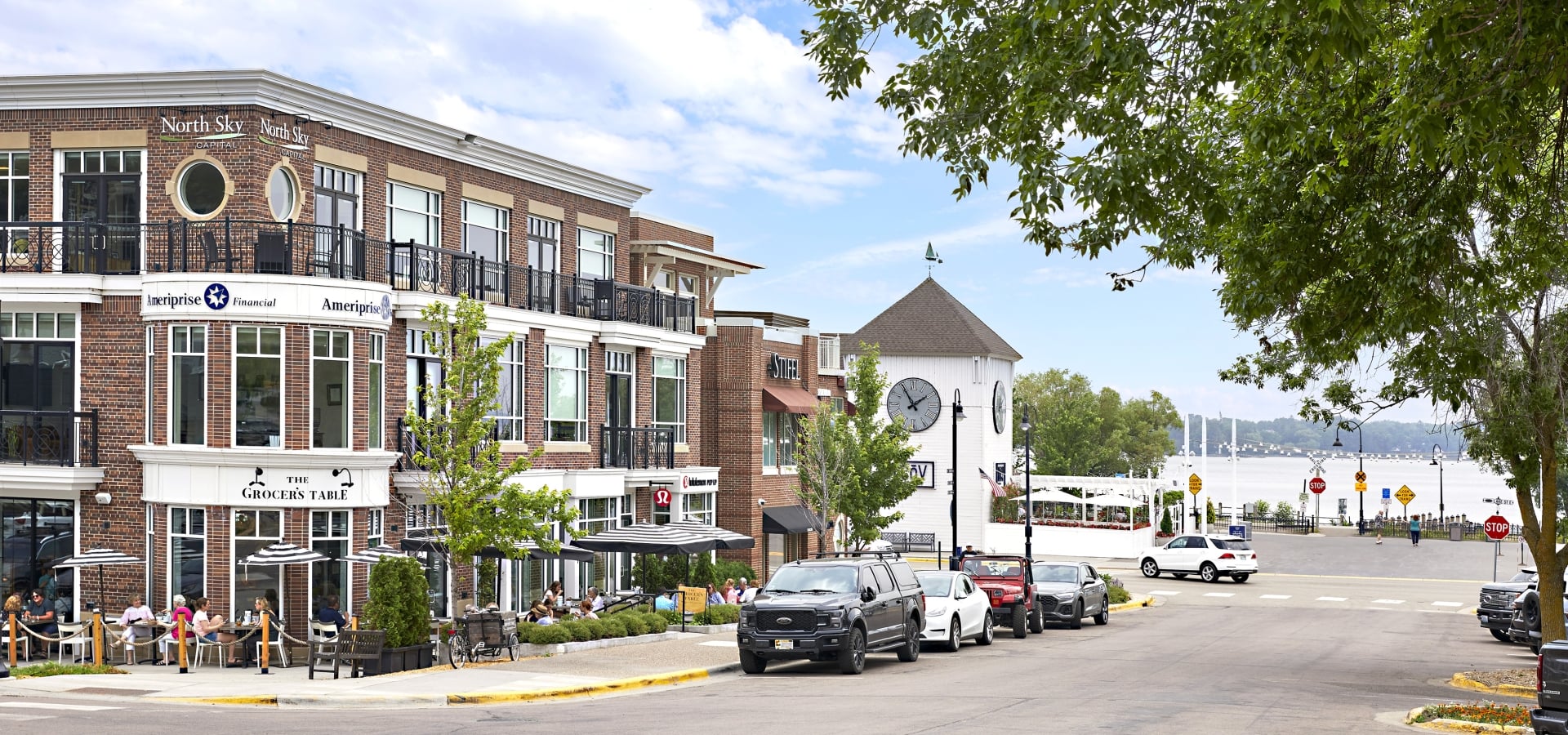 Exterior of restaurant in downtown Wayzata
