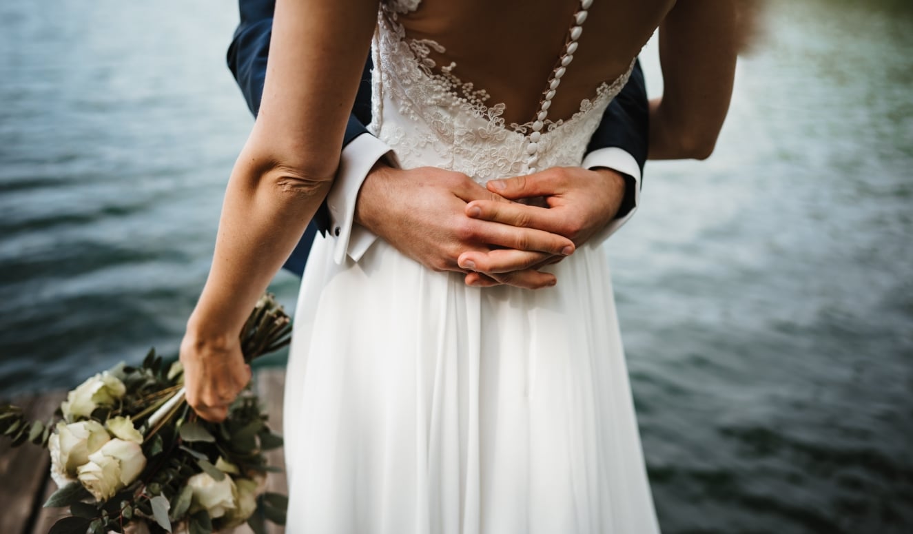 groom holding bride