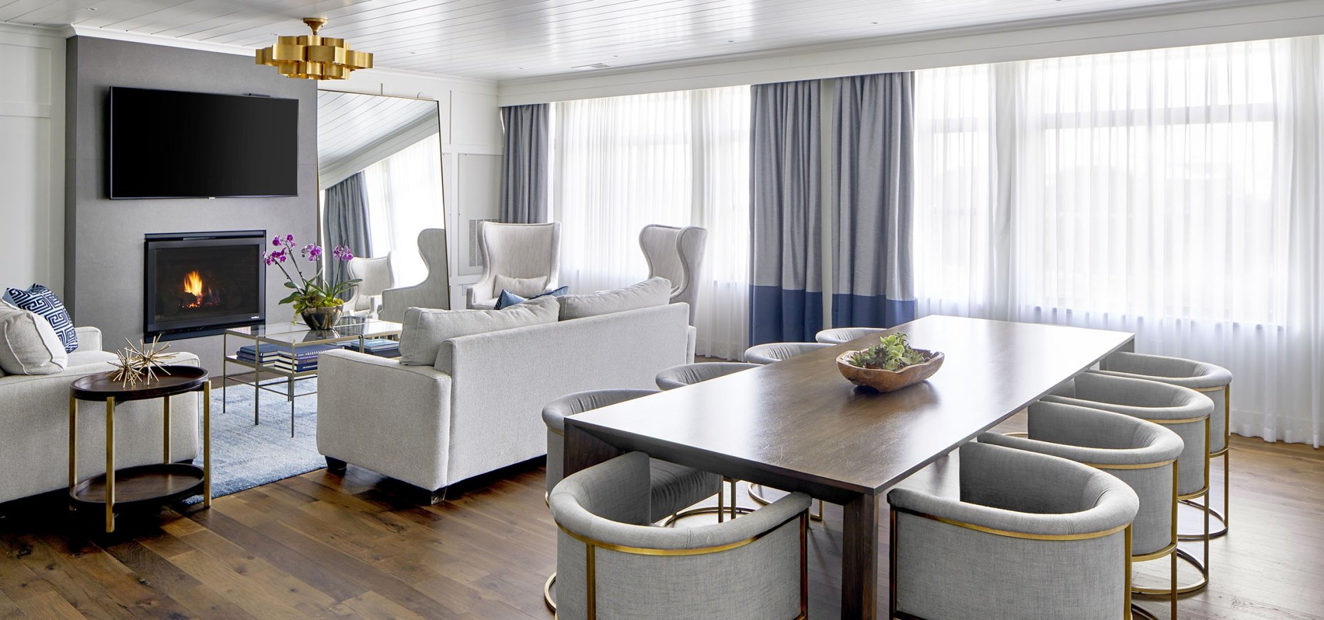 presidential suite dining area